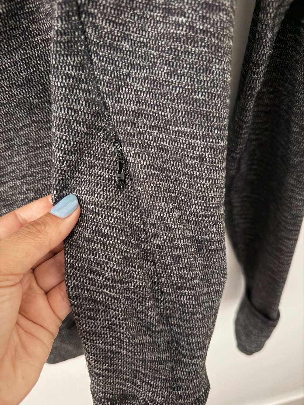Lululemon Think Fast 1/4 Zip Pullover Size 6 Black - Picture 5 of 7